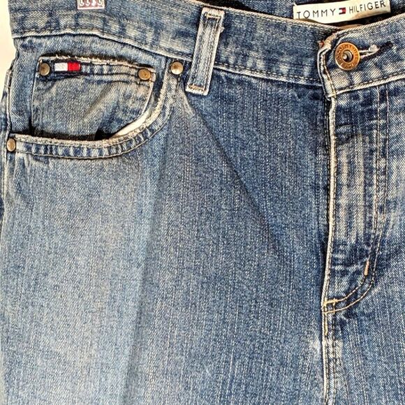 Tommy Hilfiger Women's  Distressed Classic Boot Denim Jeans - Picture 8 of 8